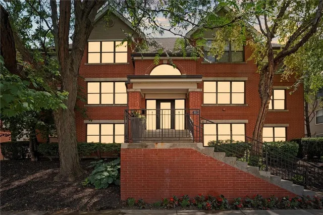 $169,900 | 435 West 9th Street, Unit 204, Kansas City, MO 64105