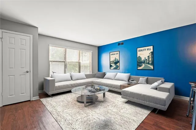 $169,900 | 435 West 9th Street, Unit 204, Kansas City, MO 64105