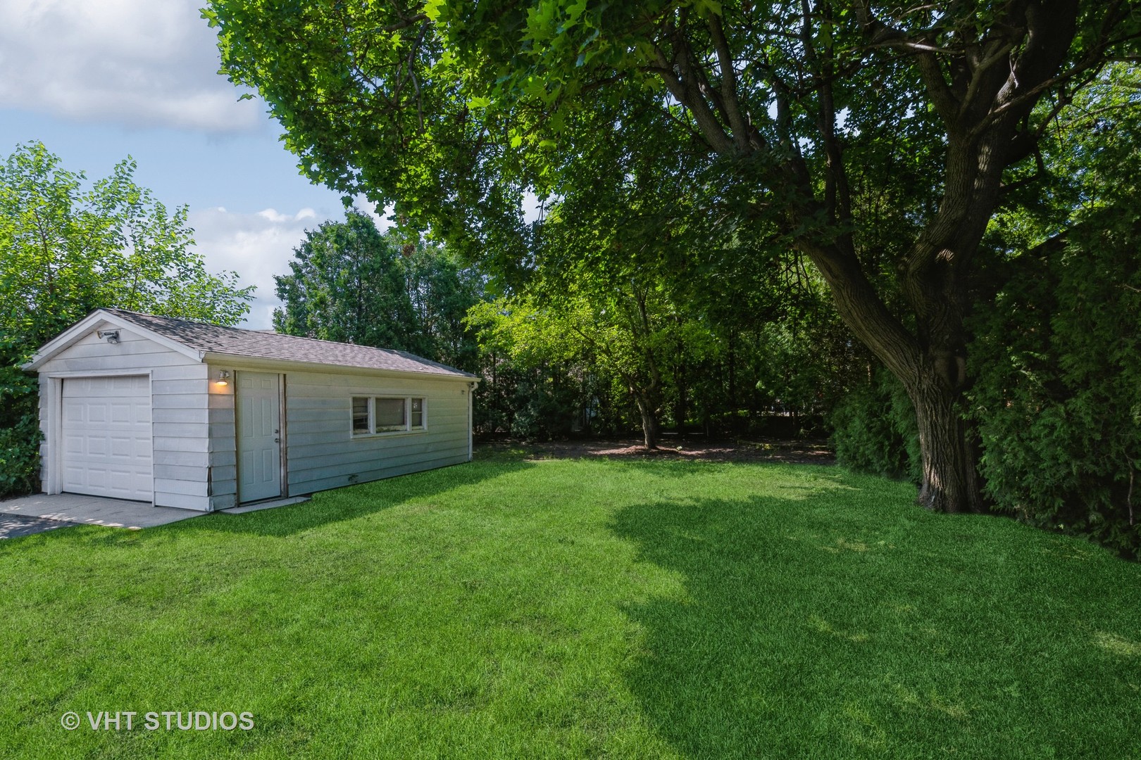 217 Prairie Avenue Highwood, IL 60040 - Photo 15 of 19 a view of a back yard of the house