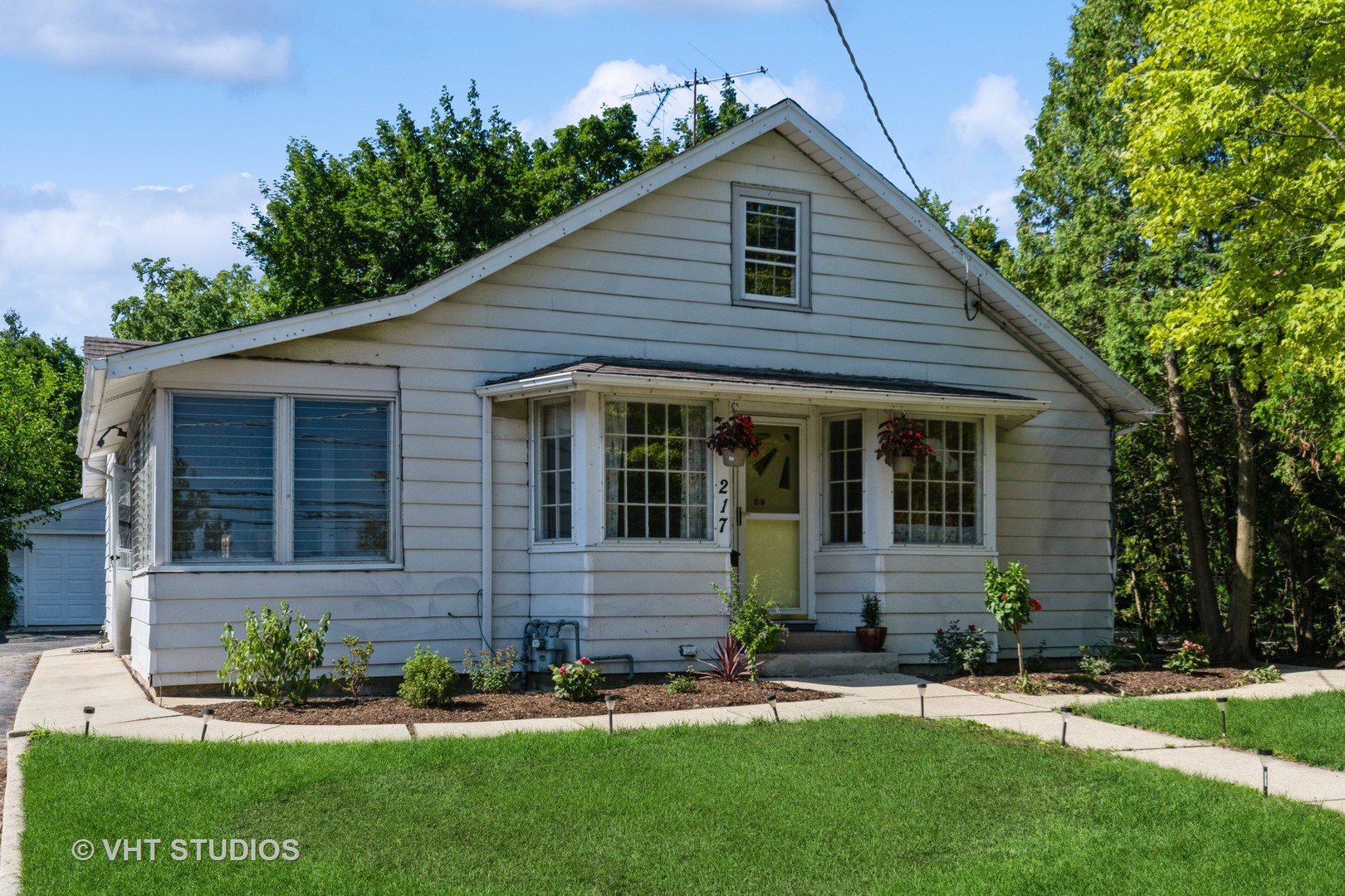 217 Prairie Avenue Highwood, IL 60040 - Photo 2 of 19 front view of a house with a yard