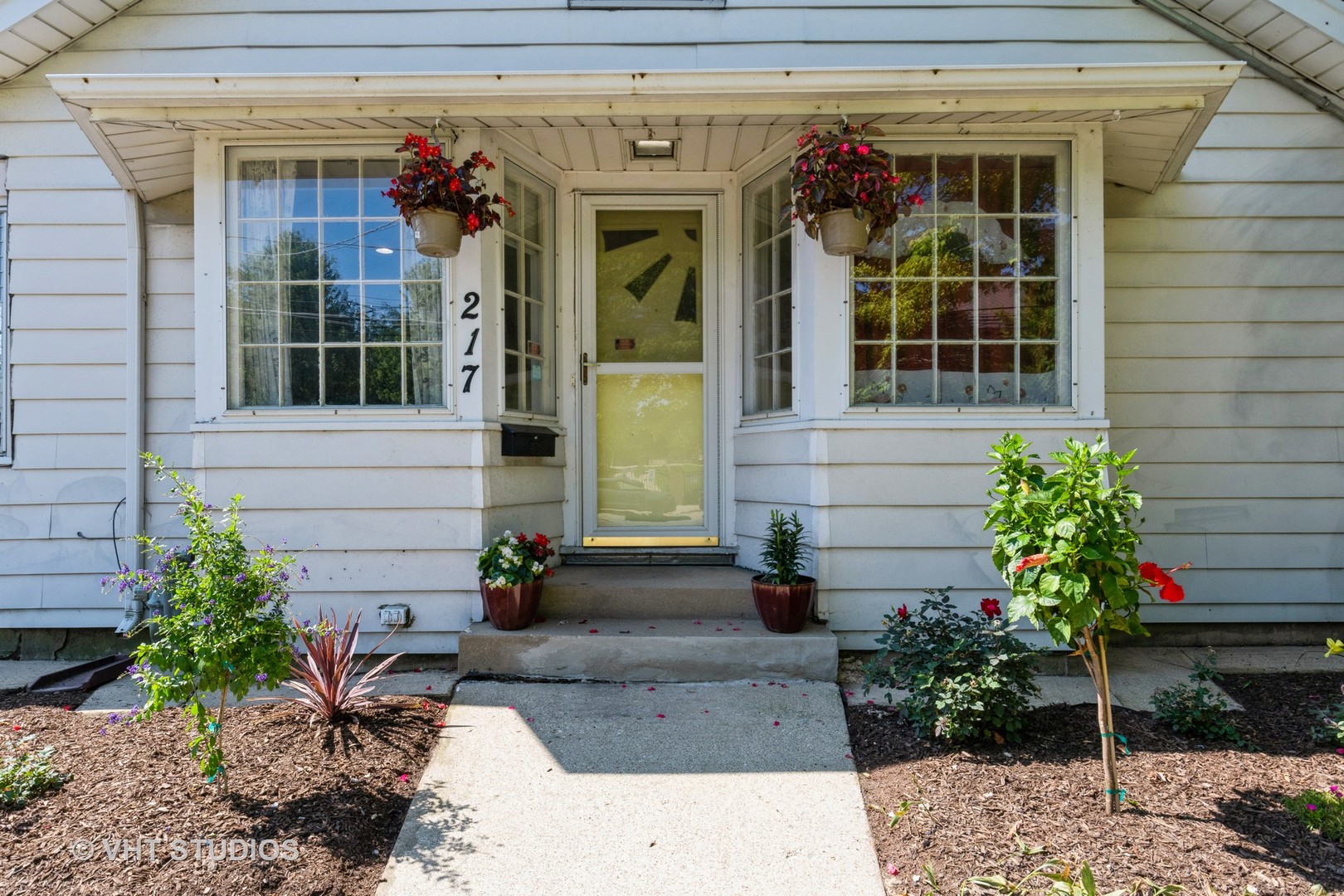 217 Prairie Avenue Highwood, IL 60040 - Photo 3 of 19 a view of a entryway door front of house