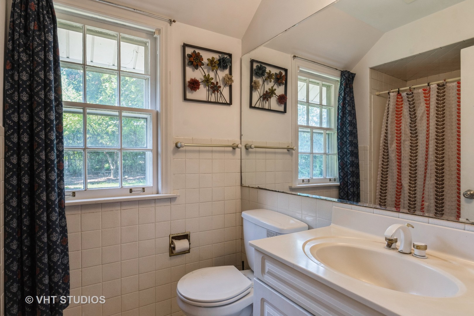 217 Prairie Avenue Highwood, IL 60040 - Photo 10 of 19 a bathroom with a toilet sink and window