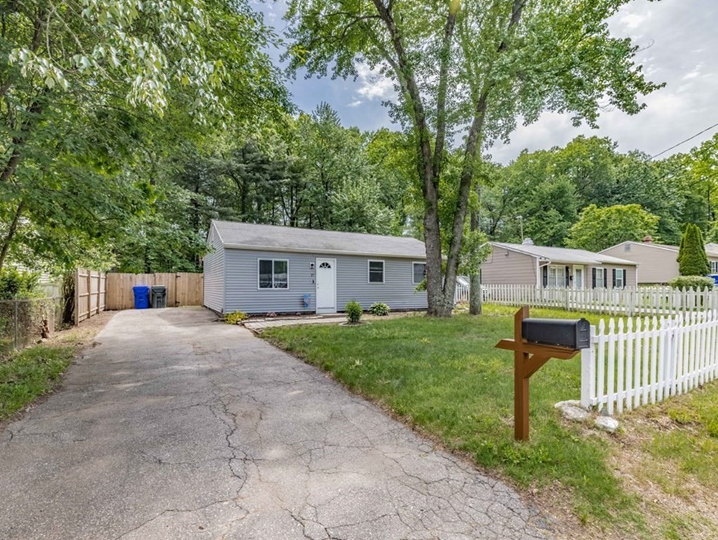 27 Woodcliff Street Springfield, MA 01111 - Photo 1 of 26 Gallery Image 1
