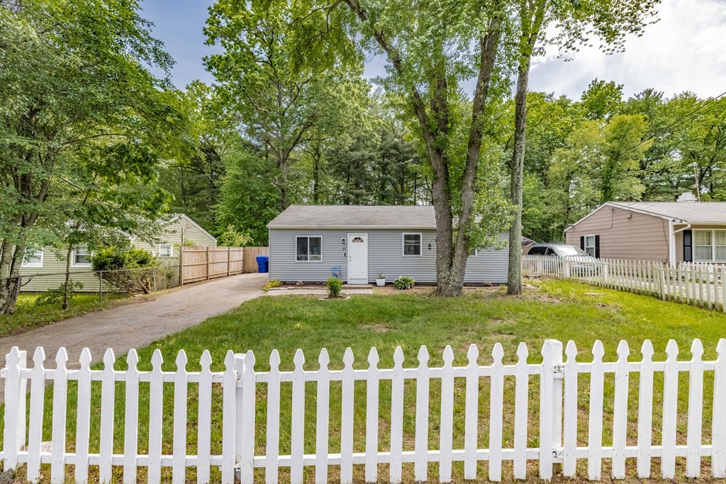 27 Woodcliff Street Springfield, MA 01111 - Photo 2 of 26 Gallery Image 2