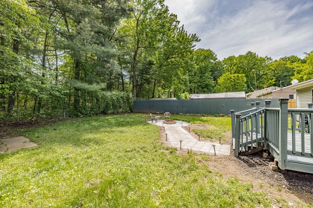 27 Woodcliff Street Springfield, MA 01111 - Photo 5 of 26 Gallery Image 5