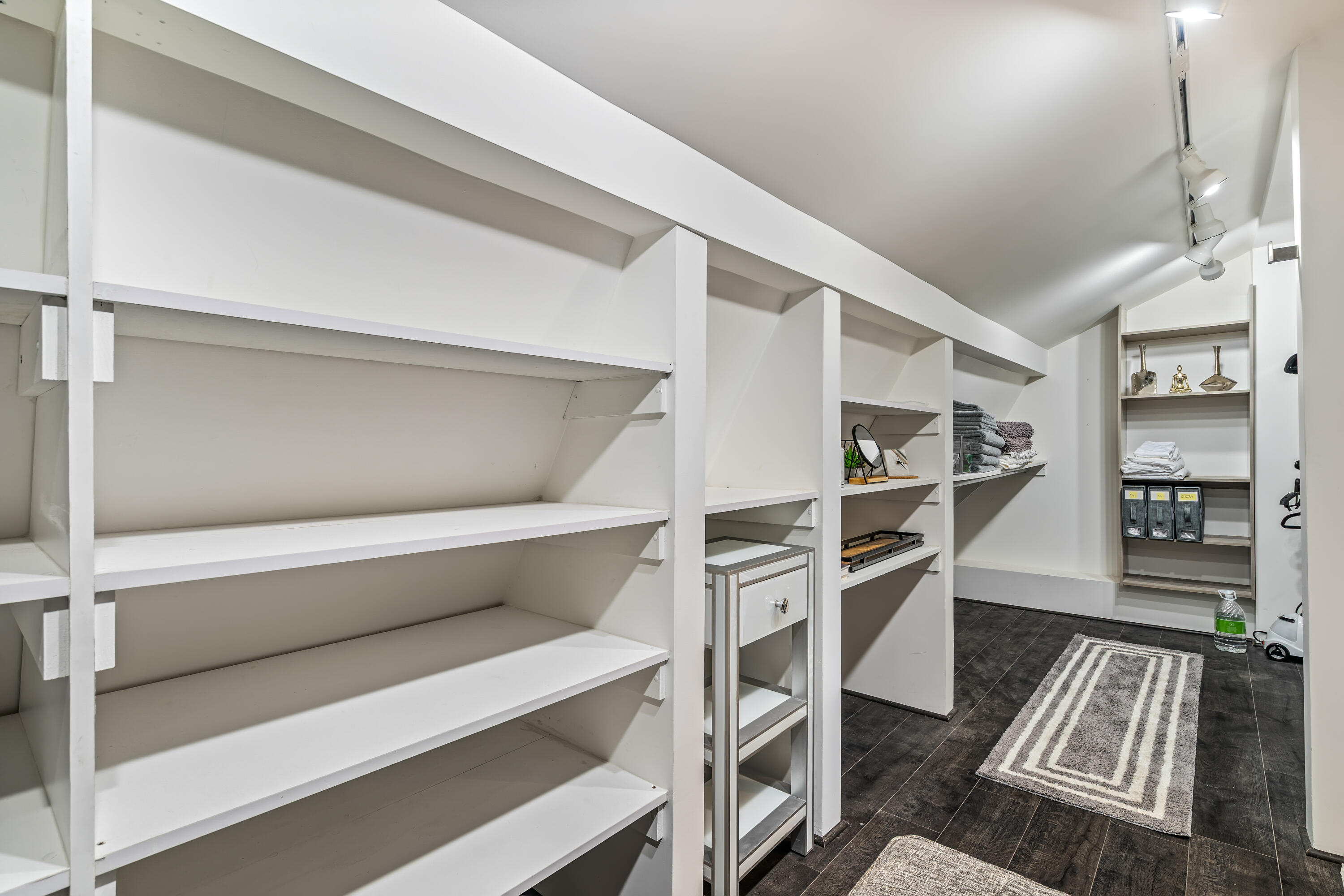 76632 Morocco Road Palm Desert, CA 92211 - Photo 20 of 38 a view of walk in closet with empty racks