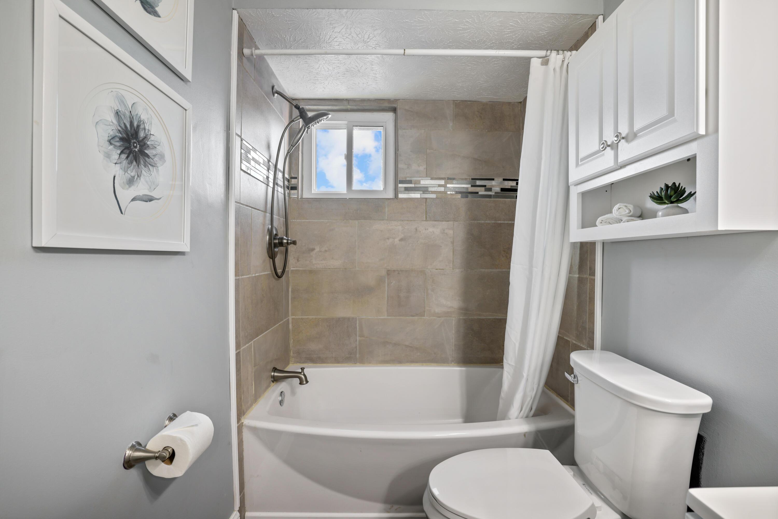 1725 Demorest Road Columbus, OH 43228 - Photo 48 of 75 Guest Bathroom