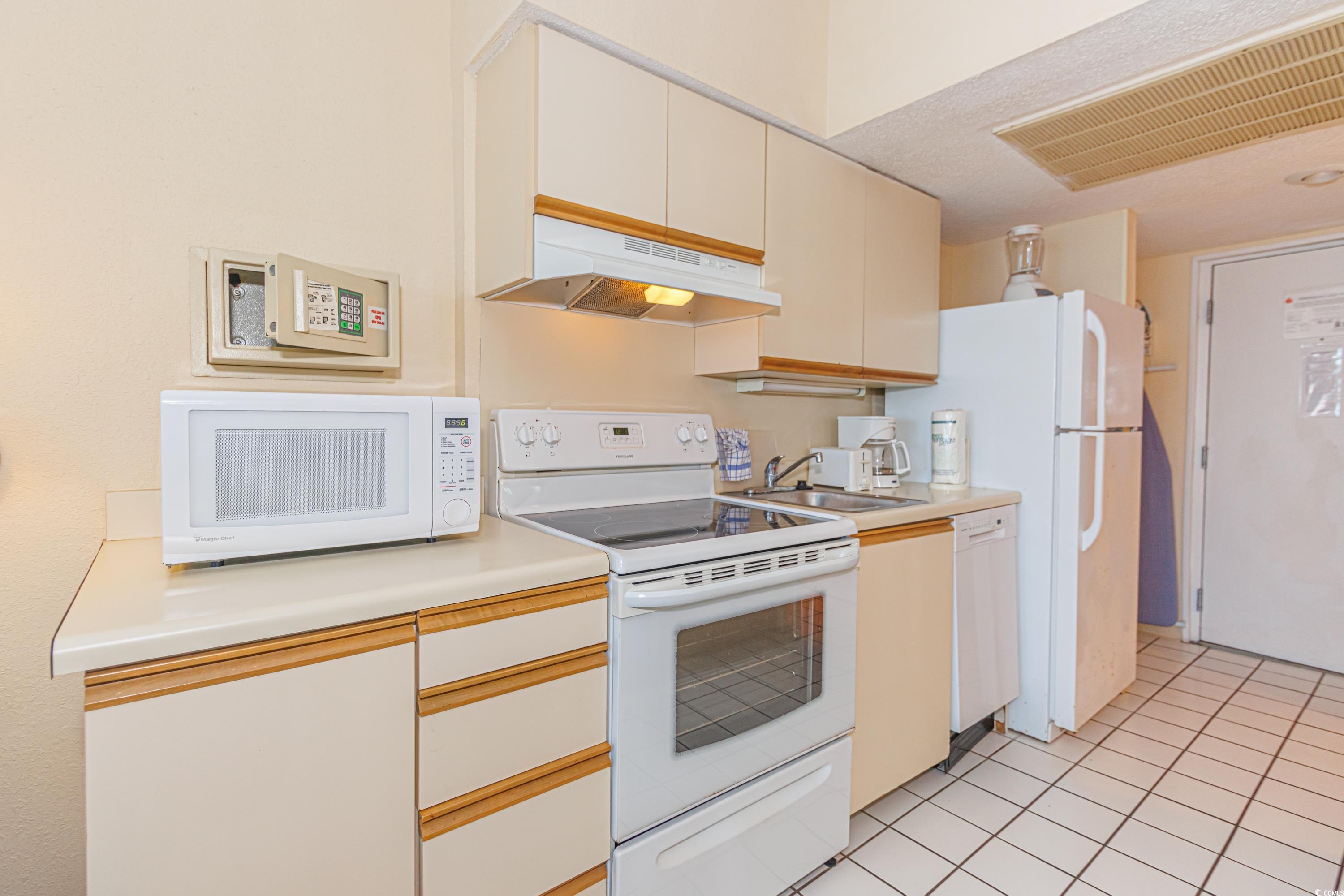 1304 North Ocean Boulevard, Unit 803B Myrtle Beach, SC 29577 - Photo 15 of 33