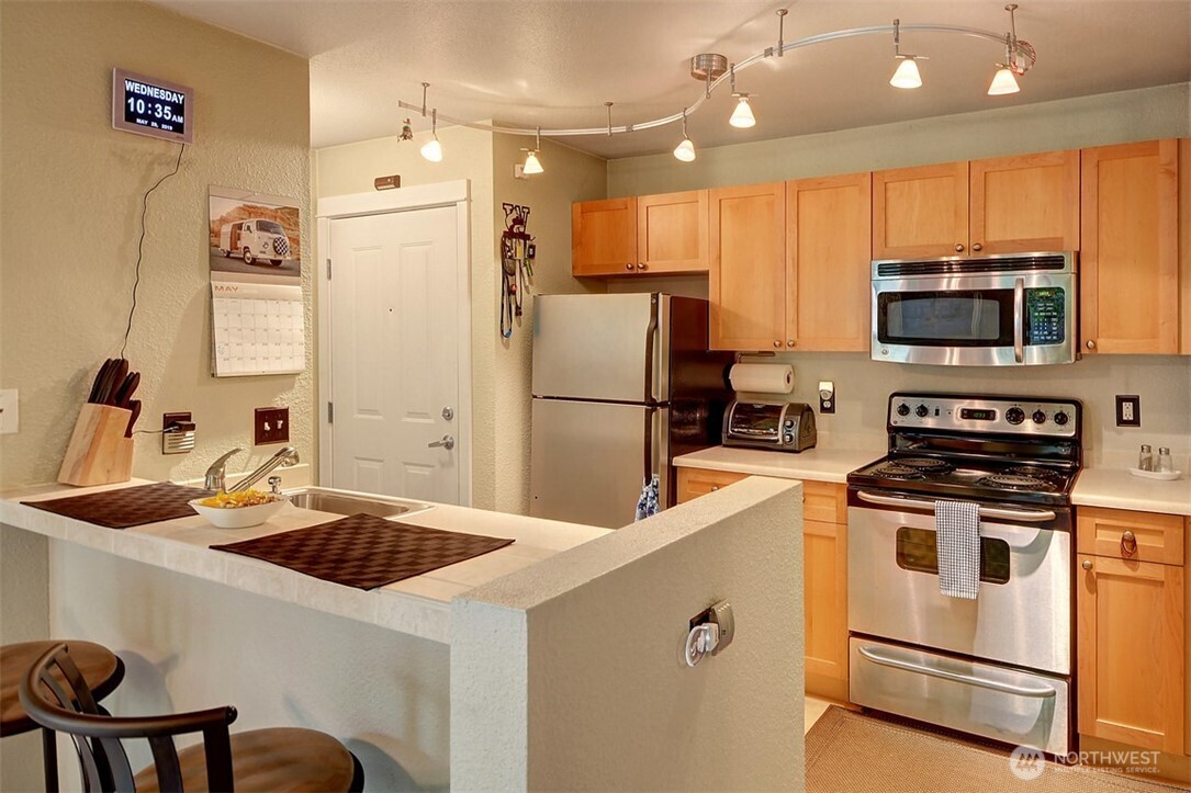 9805 Avondale Road Northeast, Unit T254 Redmond, WA 98052 - Photo 4 of 17
