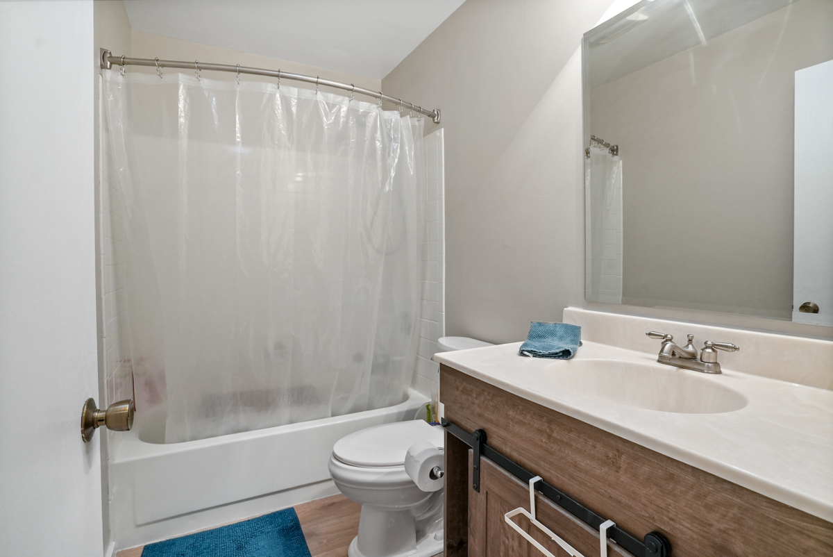 545 Ridgefield Drive Roselle, IL 60172 - Photo 14 of 24