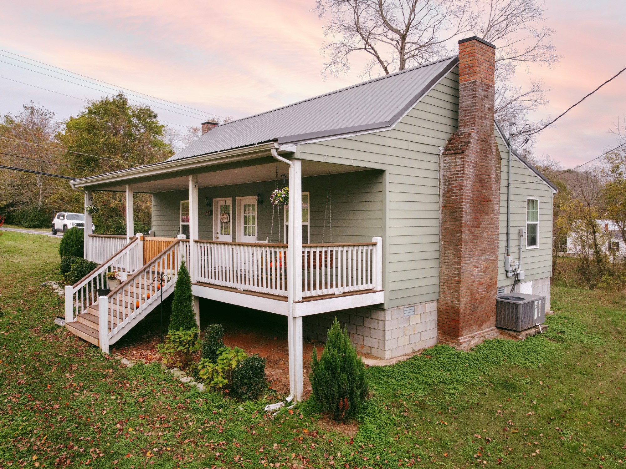620 Spring Street Charlotte, TN 37036 - Photo 3 of 31 Gallery Image 3
