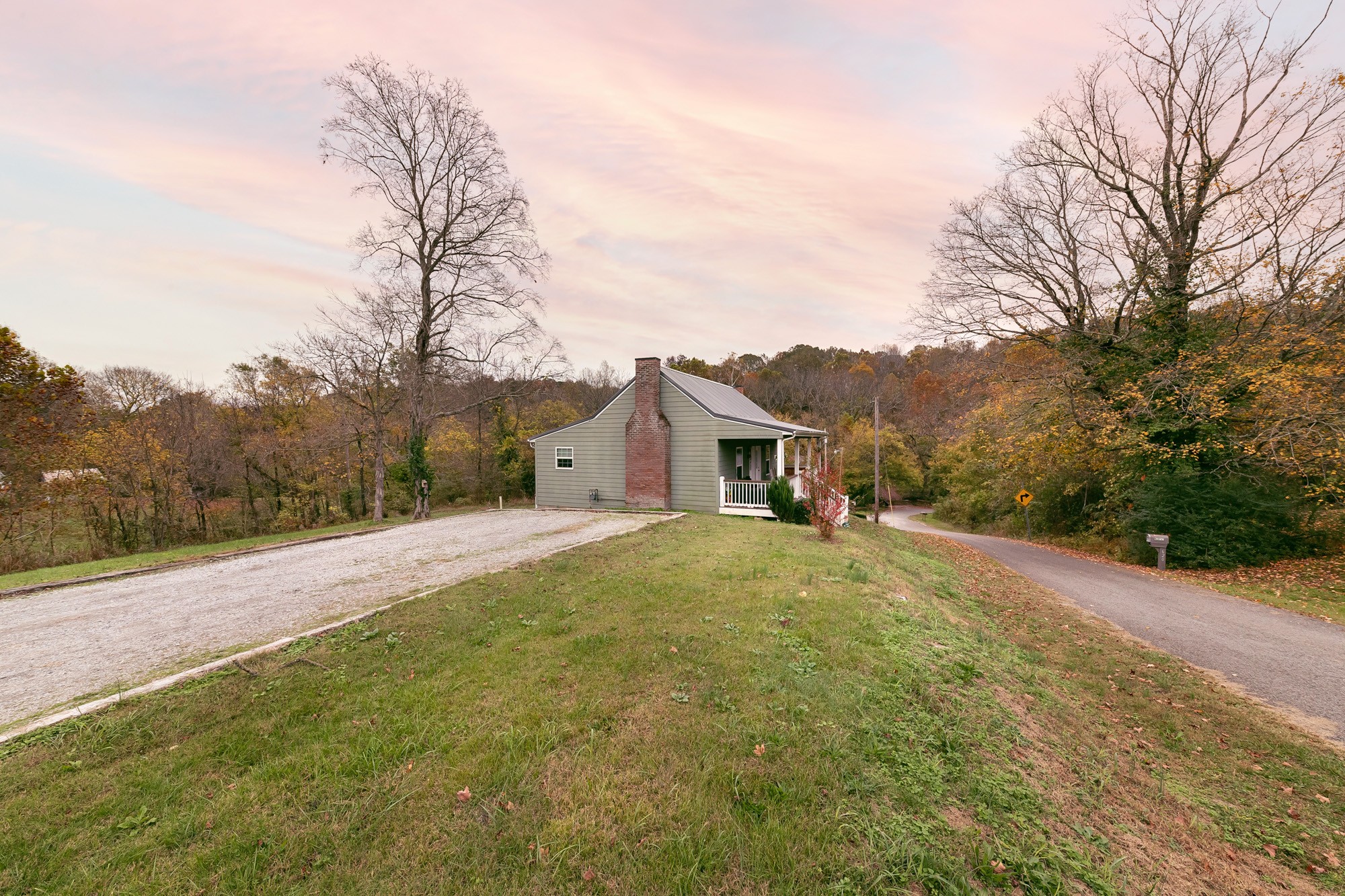 620 Spring Street Charlotte, TN 37036 - Photo 5 of 31 Gallery Image 5