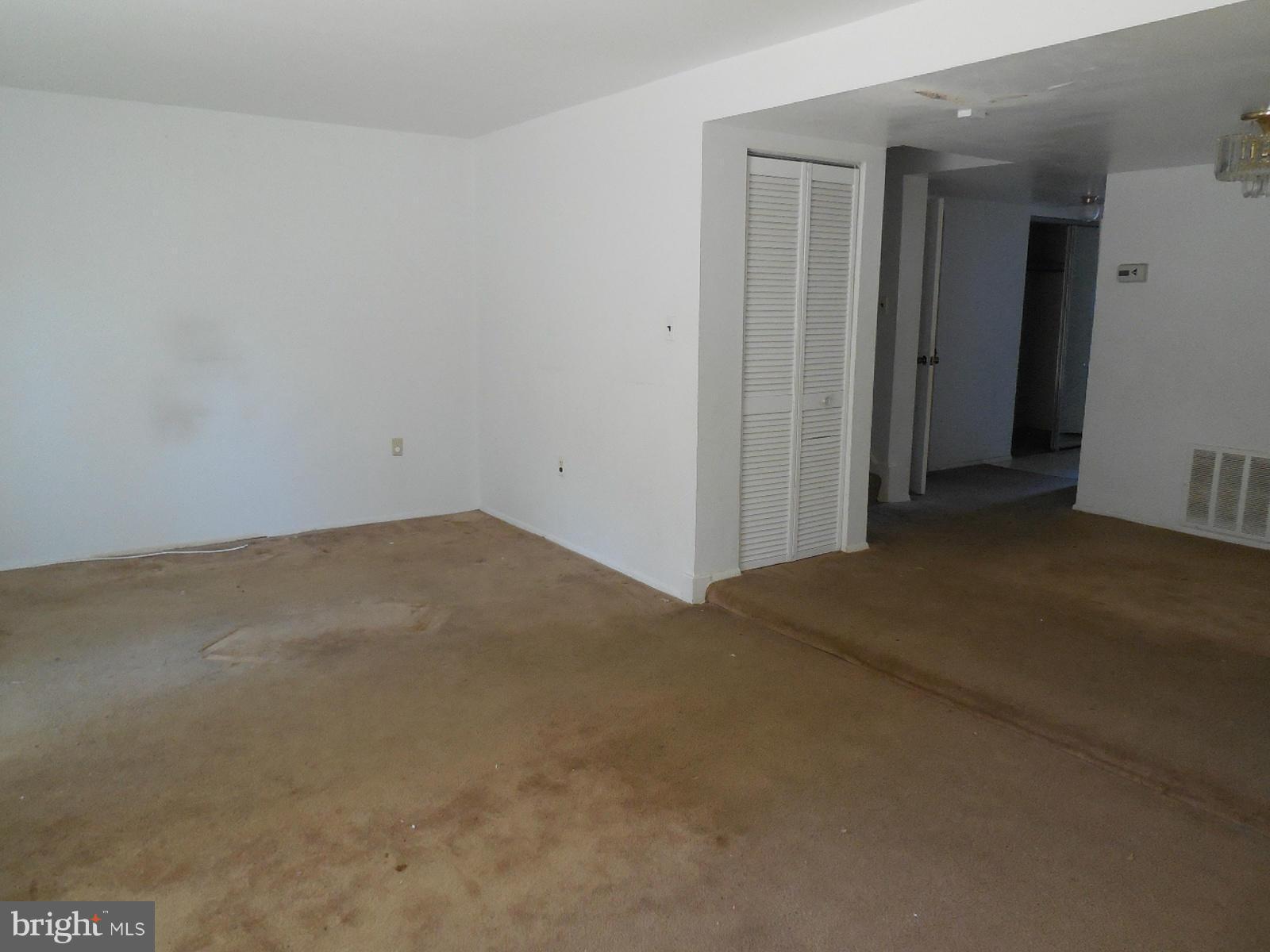 9652 Horizon Run Road, Unit 19B Gaithersburg, MD 20886 - Photo 6 of 15 Living Room