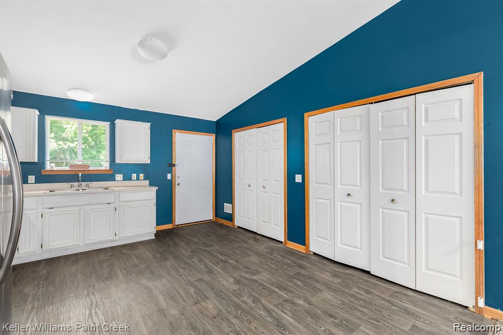 25809 Schoenherr Road Warren, MI 48089 - Photo 4 of 9
