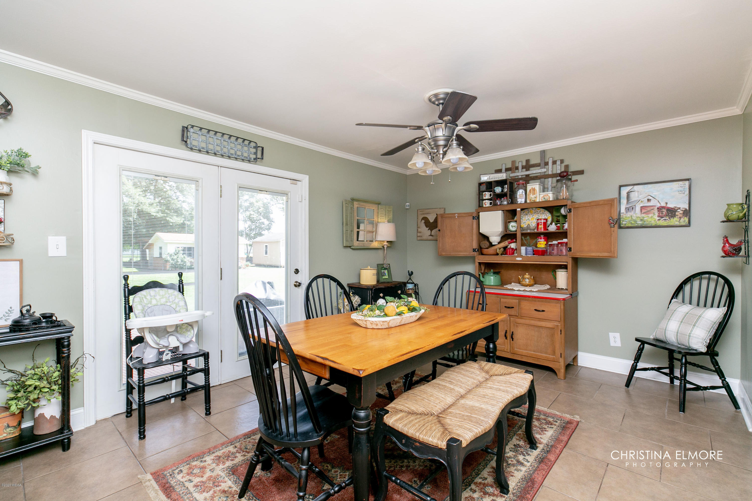 3673 Jones Road Macon, GA 31216 - Photo 15 of 34 a dining room with furniture and window