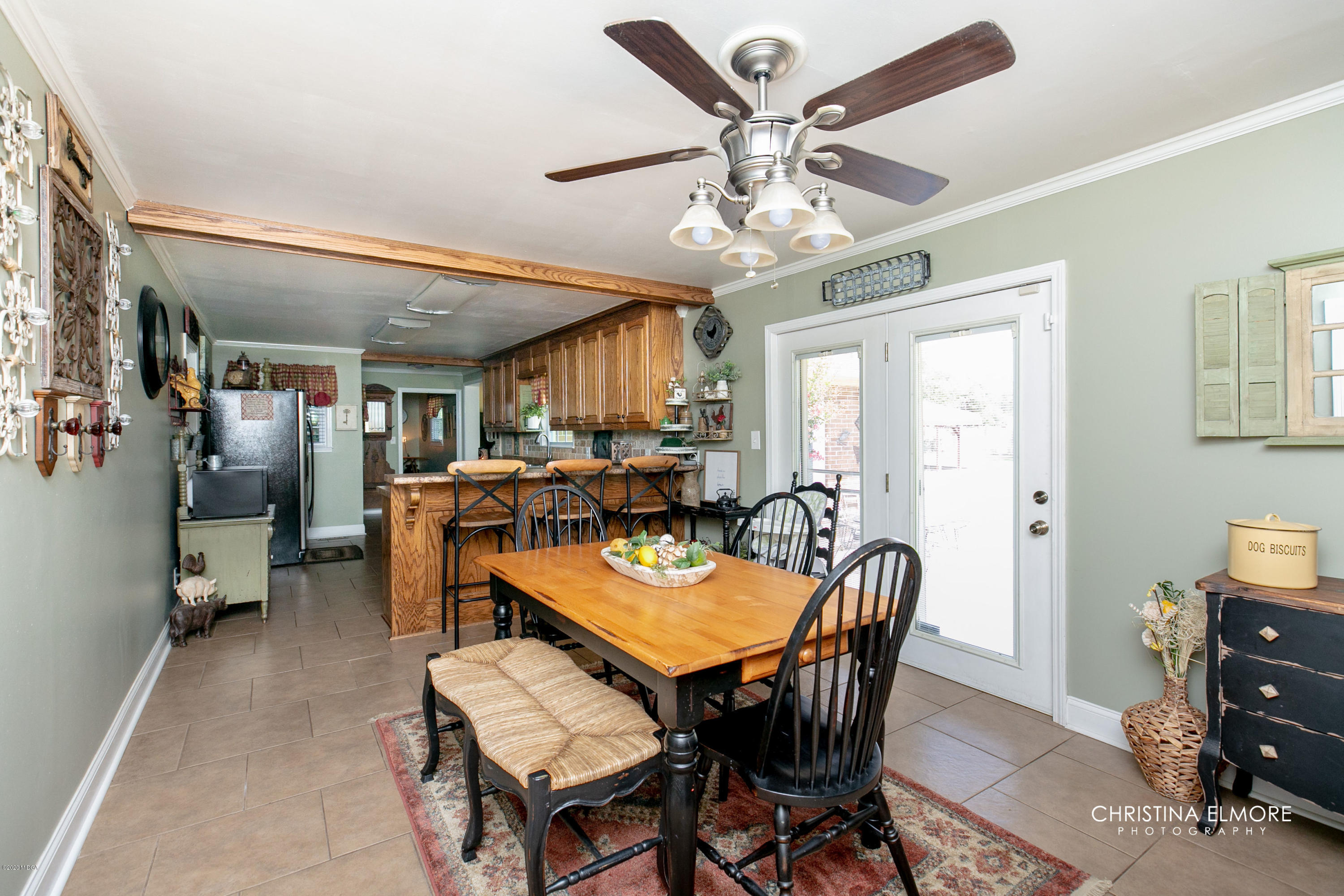 3673 Jones Road Macon, GA 31216 - Photo 16 of 34 a dining room with furniture and window