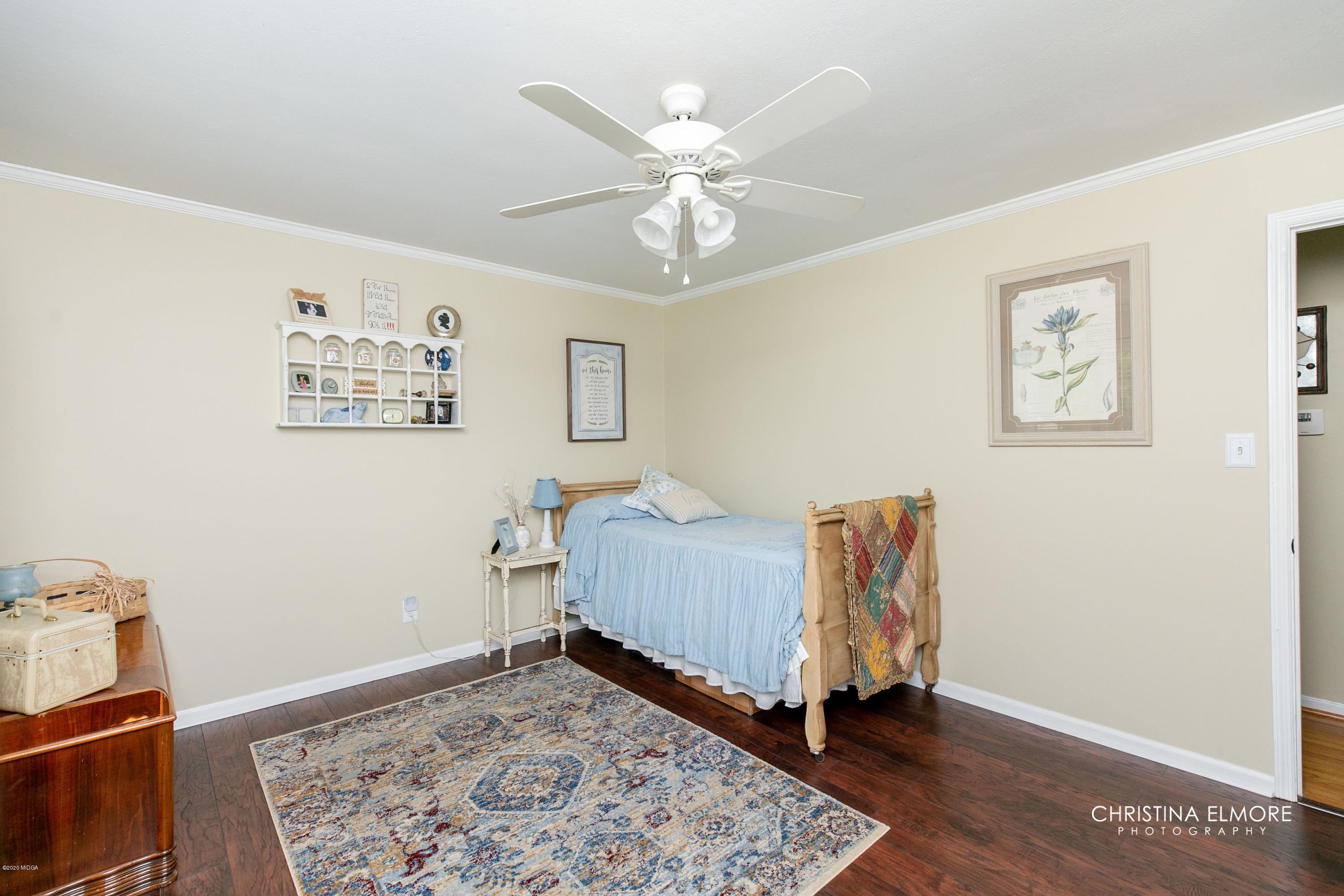 3673 Jones Road Macon, GA 31216 - Photo 24 of 34 a living room with a baby crib and a couch