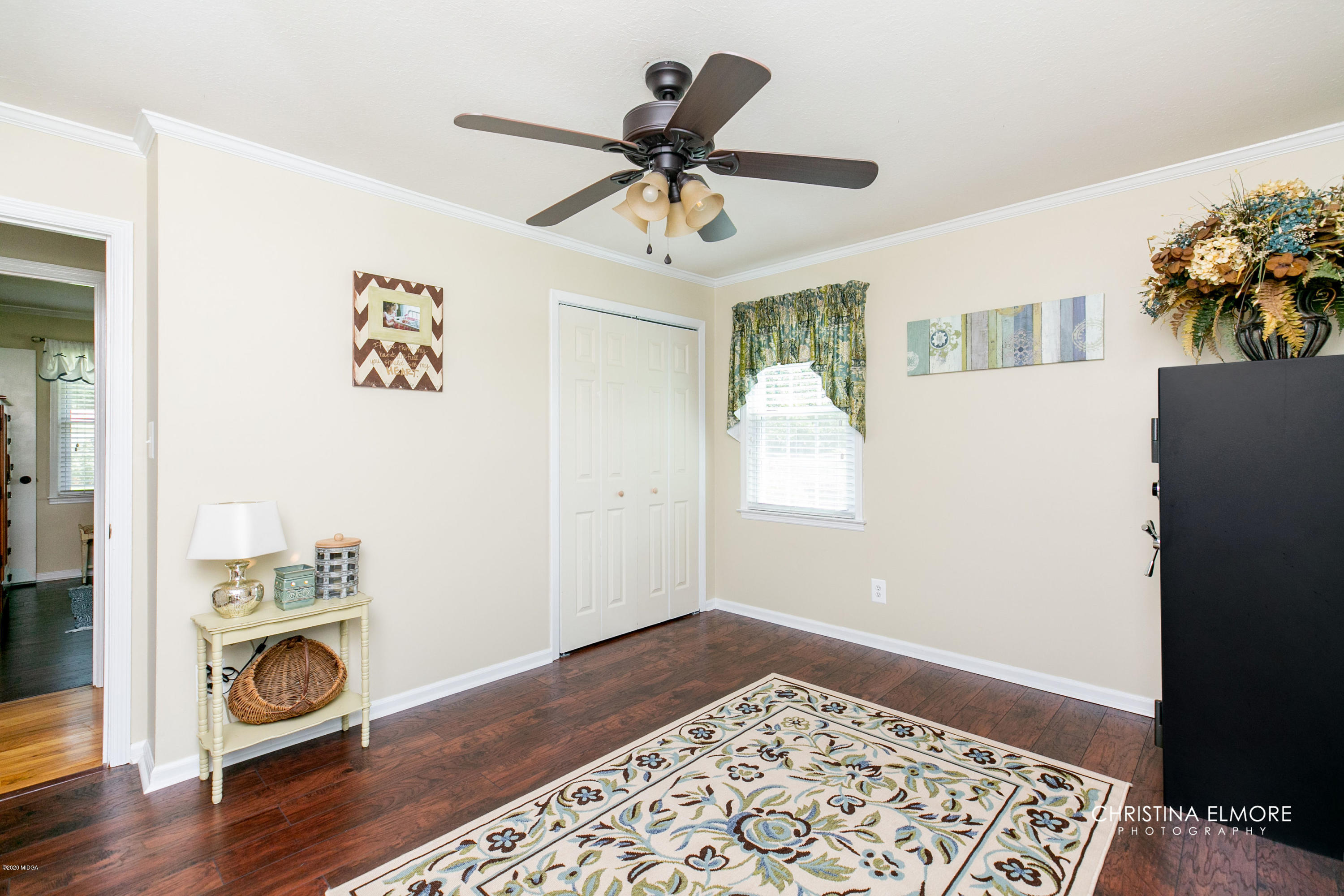3673 Jones Road Macon, GA 31216 - Photo 29 of 34 a view of a hallway with a workspace