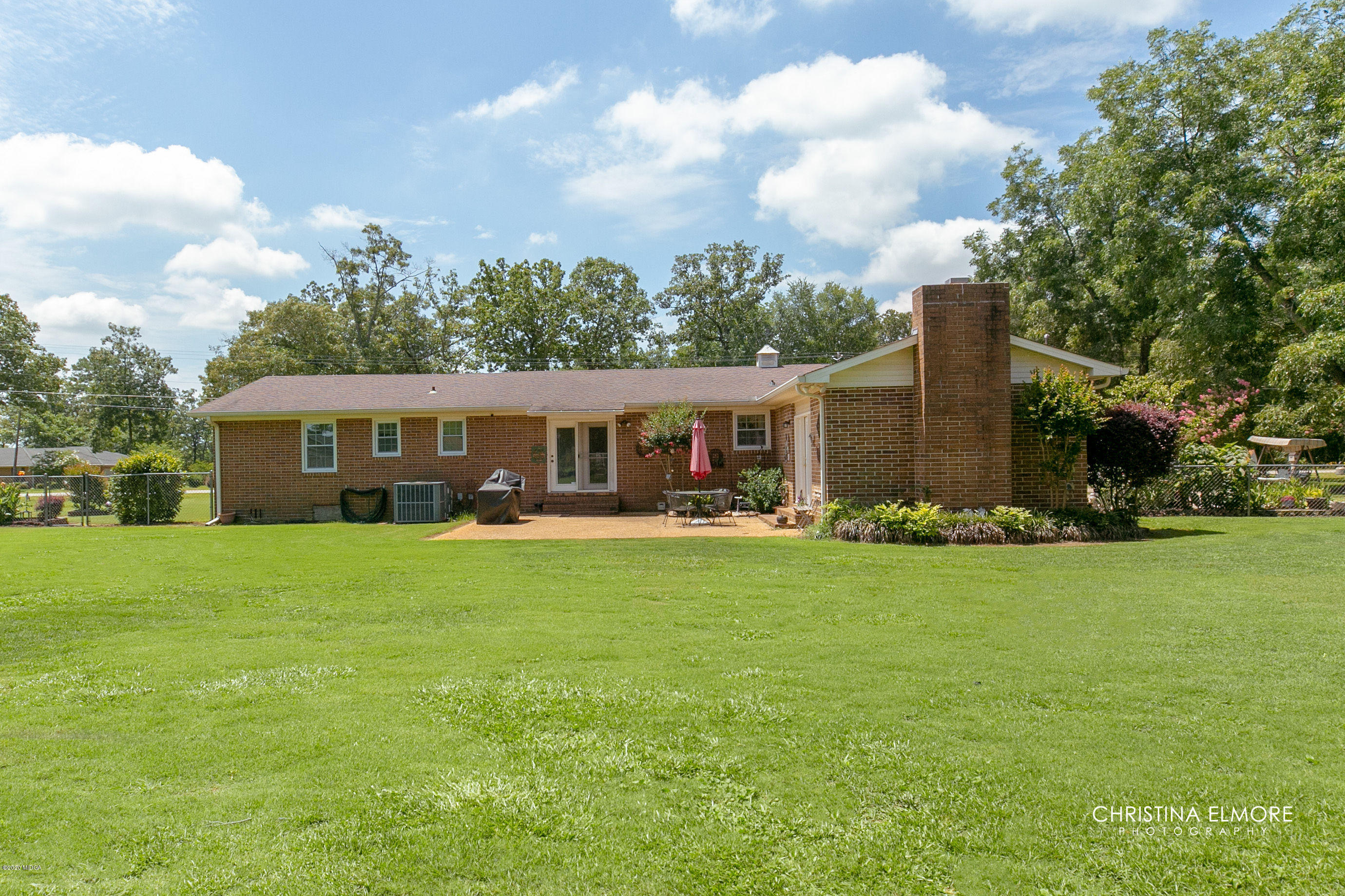 3673 Jones Road Macon, GA 31216 - Photo 32 of 34 a front view of a house with a garden