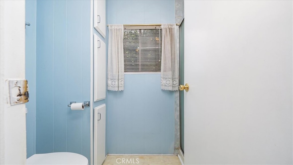416 Jeffries, Unit 5 Monrovia, CA 91016 - Photo 15 of 20 a bathroom with a toilet