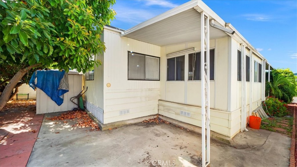 416 Jeffries, Unit 5 Monrovia, CA 91016 - Photo 4 of 20 a view of an house with backyard