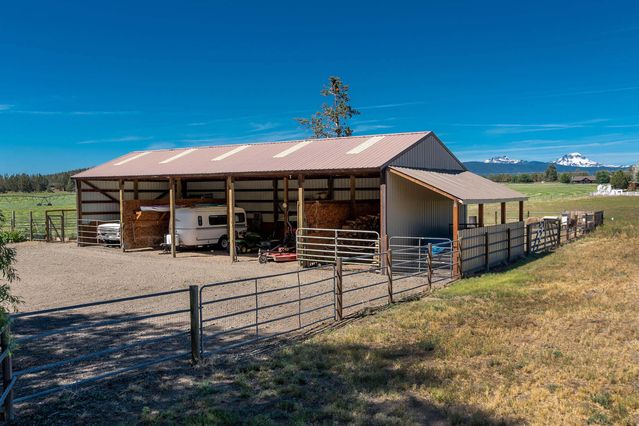 65111 Highland Road Bend, OR 97703 - Photo 31 of 37 1,440 sq ft Pole barn w/ Corral
