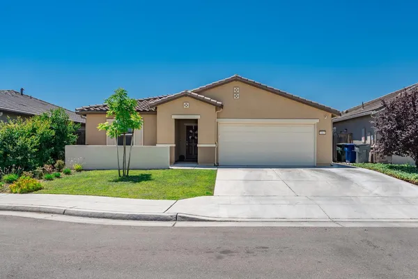 $460,000 | 6883 East Woodward Avenue, Fresno, CA 93727