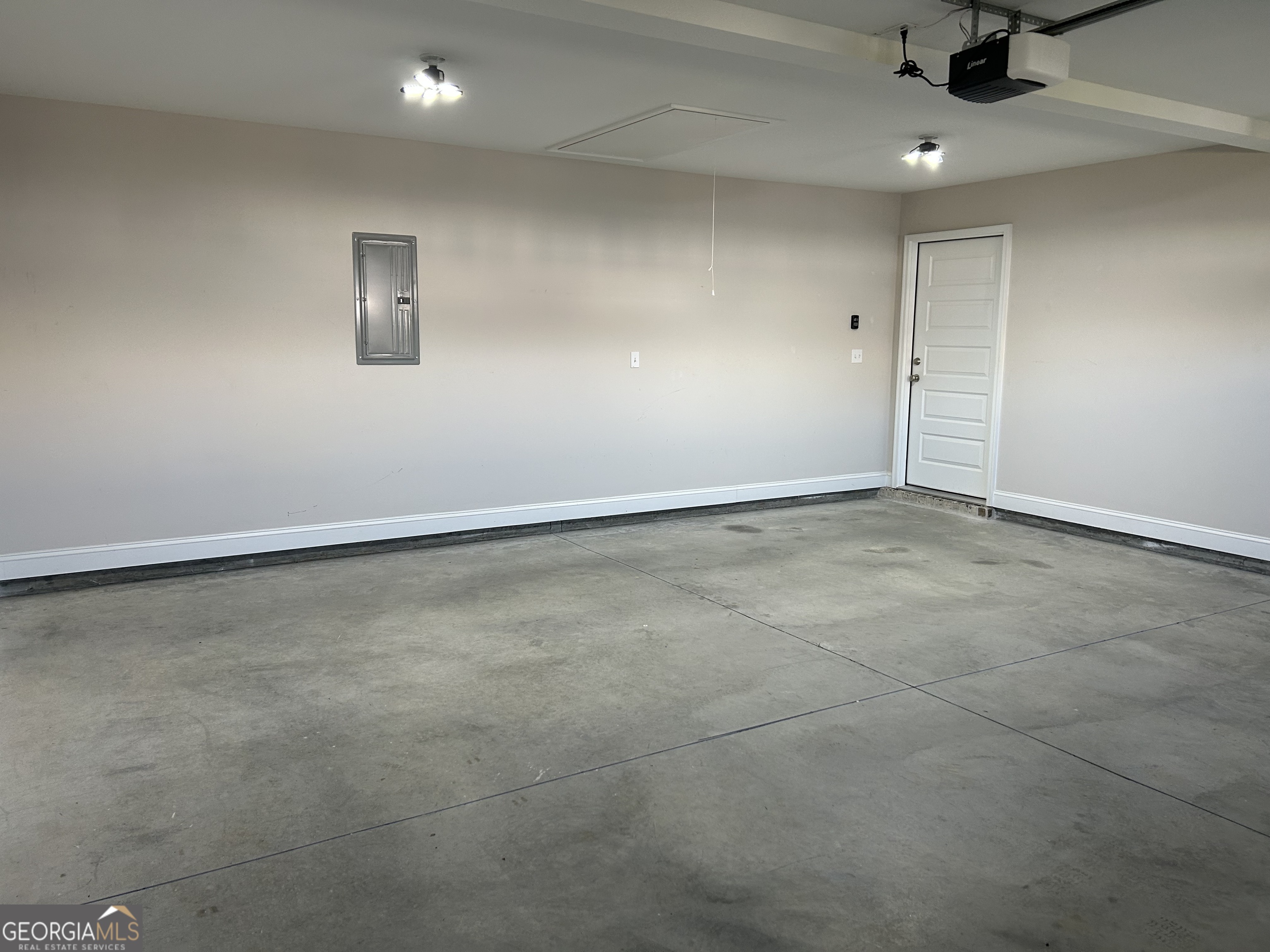 106 Old Barn Road Statesboro, GA 30458 - Photo 58 of 59 an empty room with a ceiling fan