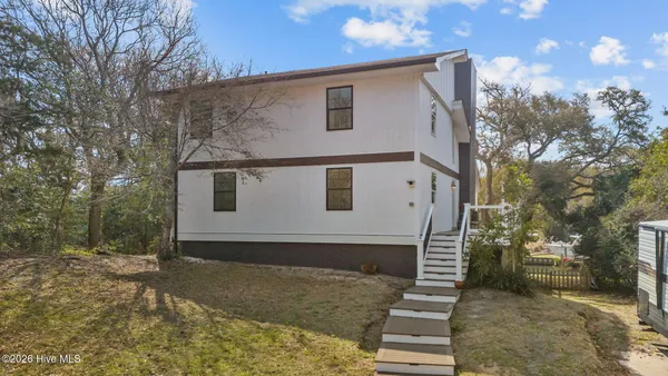 $1,590,000 | 125 Loblolly Drive, Pine Knoll Shores, NC 28512