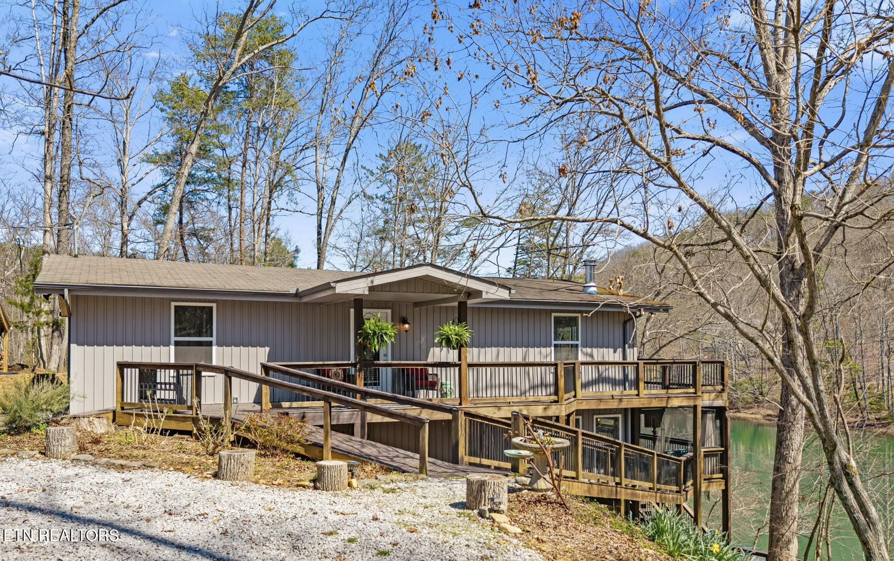 124 Peninsula Road Madisonville, TN 37354 - Photo 1 of 56 unnamed (75)