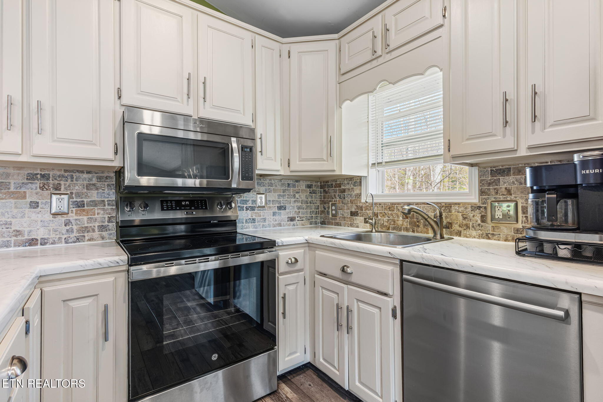 124 Peninsula Road Madisonville, TN 37354 - Photo 11 of 56 17-web-or-mls-124 Peninsula Rd-8