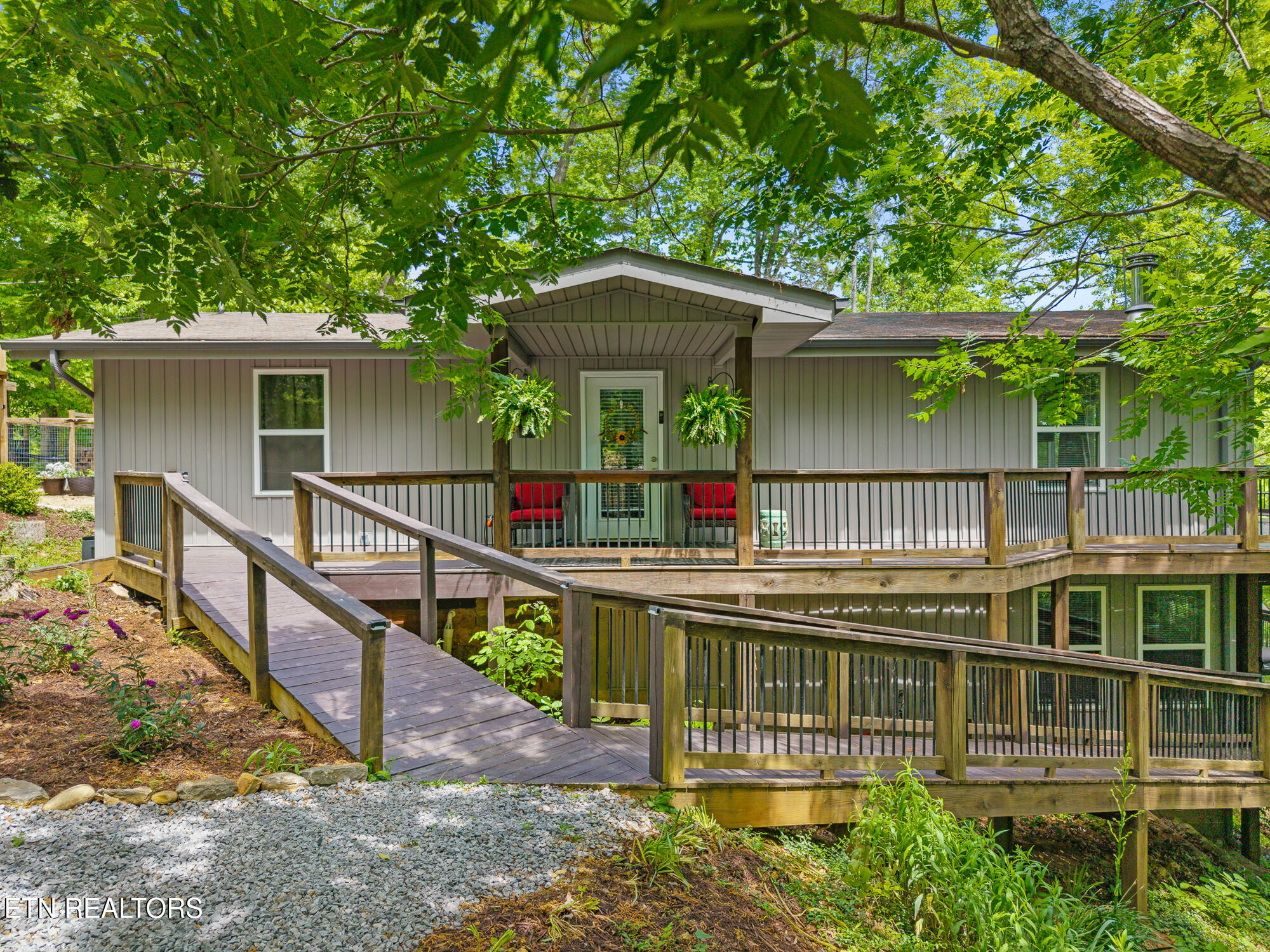 124 Peninsula Road Madisonville, TN 37354 - Photo 4 of 51 Peninsula Exteriors-20