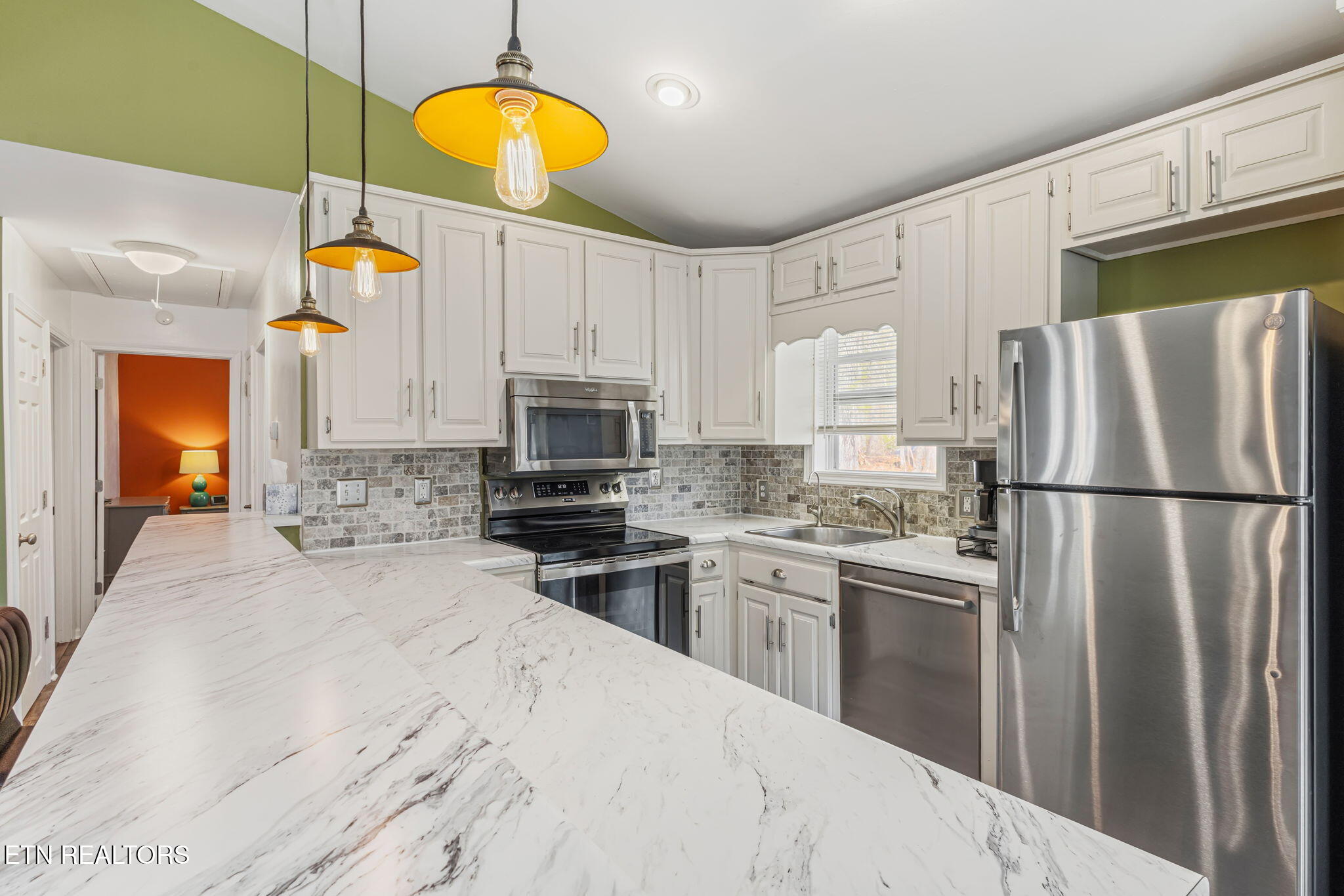 124 Peninsula Road Madisonville, TN 37354 - Photo 10 of 56 16-web-or-mls-124 Peninsula Rd-7