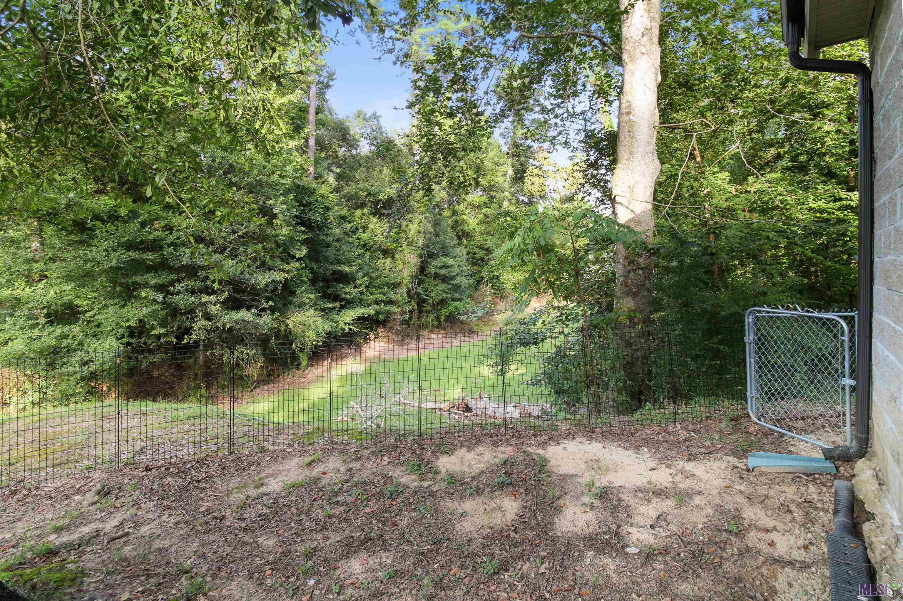 35084 Bend Road Denham Springs, LA 70706 - Photo 8 of 24 Fenced area for pets
