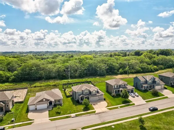 $538,900 | 839 Creekmoor Pond Lane, Raymore, MO 64083