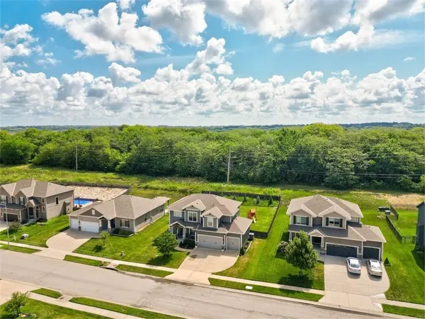 $538,900 | 839 Creekmoor Pond Lane, Raymore, MO 64083