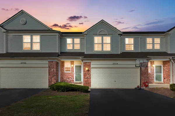 $370,000 | 2704 Bay View Circle, Unit 2704, Algonquin, IL 60102