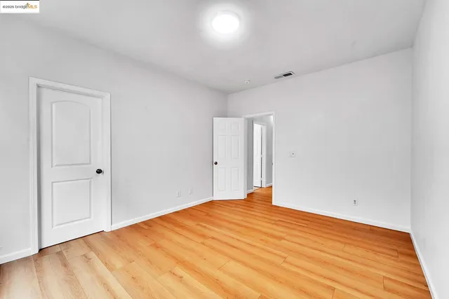 a view of empty room with window