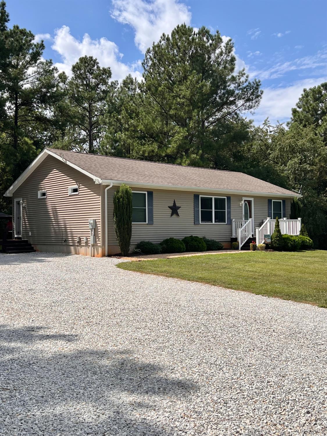 102 Fawn Court Amherst, VA 24521 - Photo 47 of 64 a front view of a house with a yard and trees