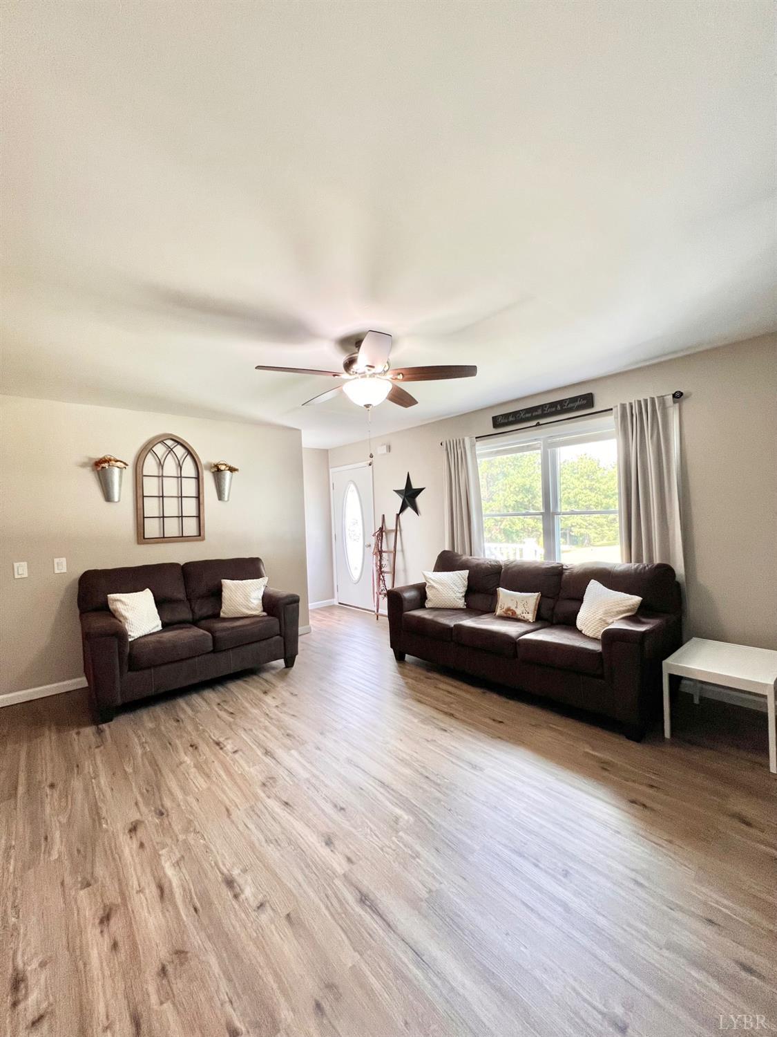 102 Fawn Court Amherst, VA 24521 - Photo 9 of 64 a living room with furniture and a wooden floor