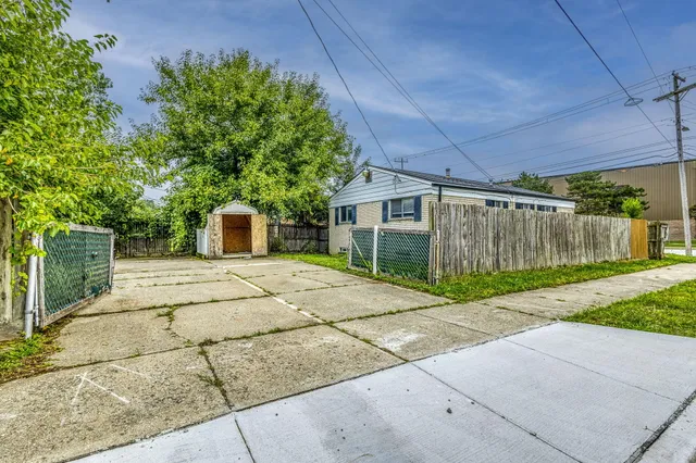 $1,350 | 11203 Toepfer Road, Warren, MI 48089