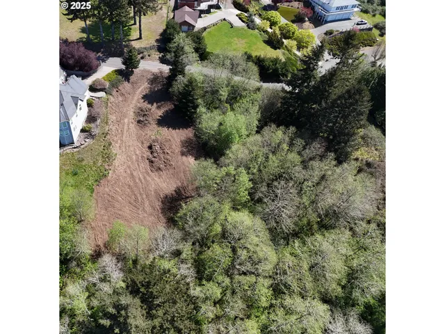 $199,999 | West Benham Lane, Unit 300, Brookings, OR 97415