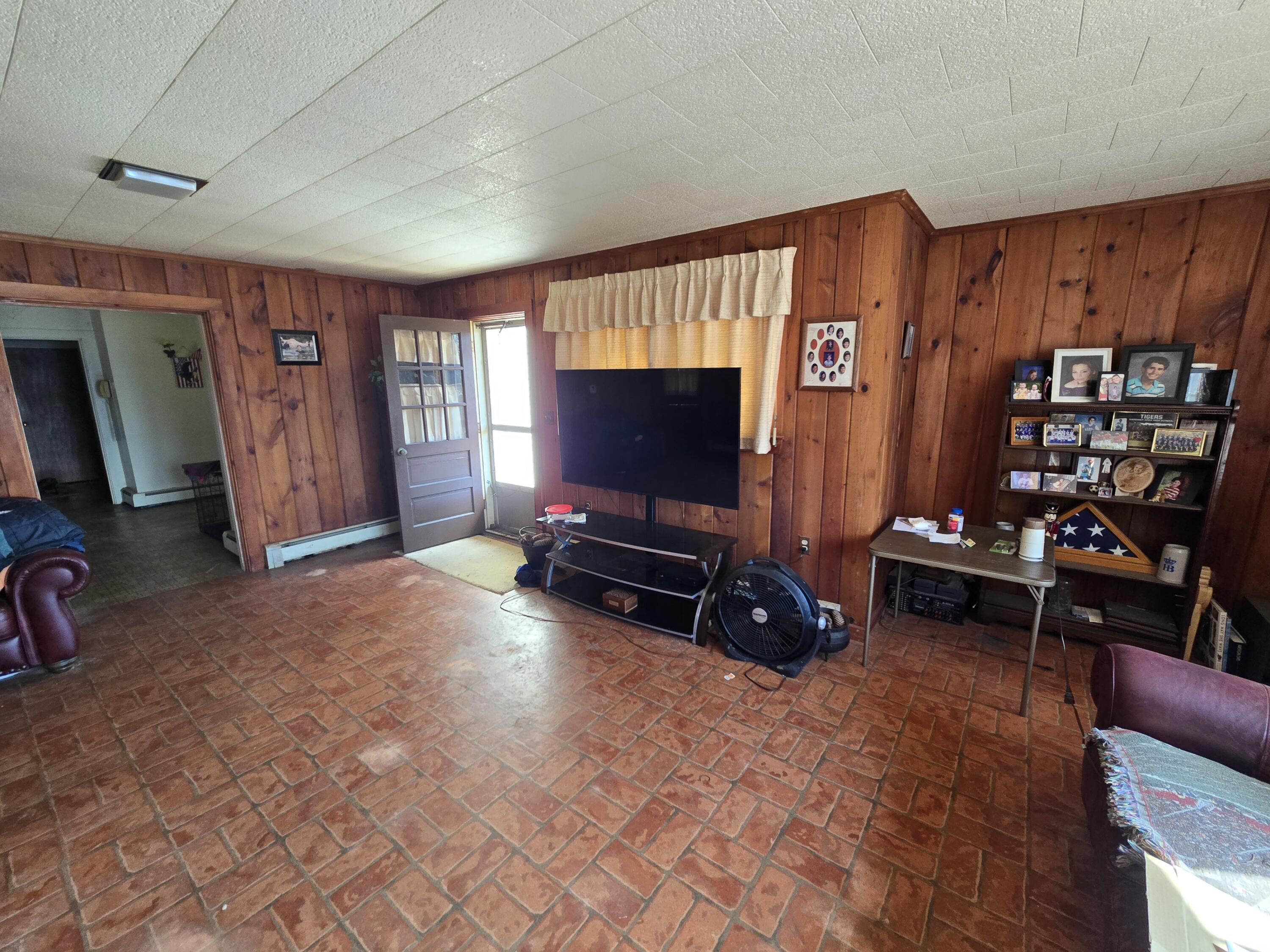 129 West Hill Road Gardiner, ME 04345 - Photo 5 of 39 20260315_121711
