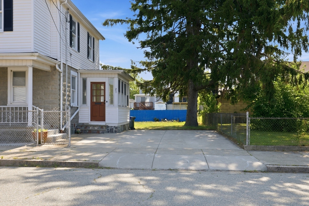 27 Johnson Street Fall River, MA 02723 - Photo 4 of 23