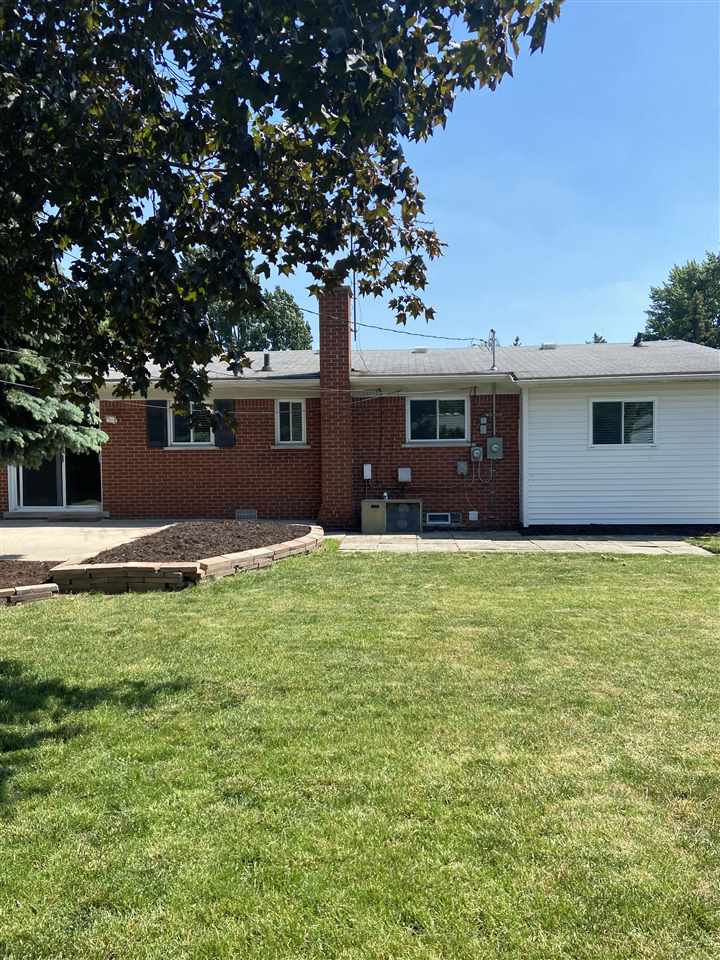 18631 Bittersweet Road Fraser, MI 48026 - Photo 16 of 27 50044211-15.JPG