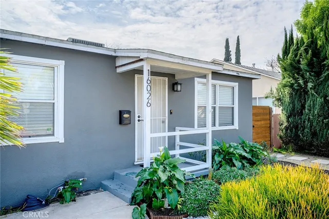 $3,200 | 16026 Valerio Street, Van Nuys, CA 91406