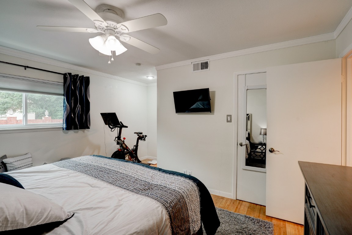 7920 Rockwood Lane, Unit 128 Austin, TX 78757 - Photo 14 of 36 a bedroom with a bed tv and a window