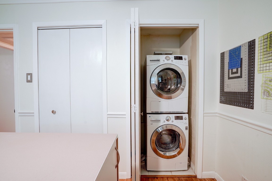 7920 Rockwood Lane, Unit 128 Austin, TX 78757 - Photo 18 of 36 a utility room with dryer and washer