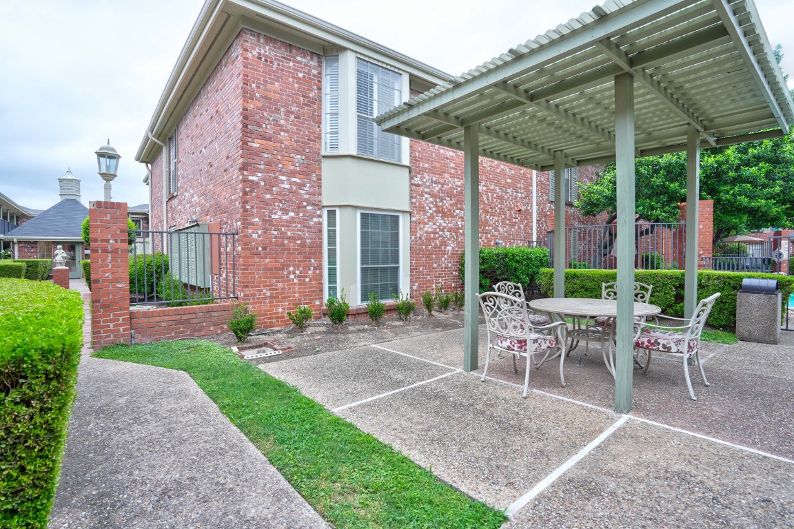 7920 Rockwood Lane, Unit 128 Austin, TX 78757 - Photo 27 of 36 a view of a house with backyard and a patio
