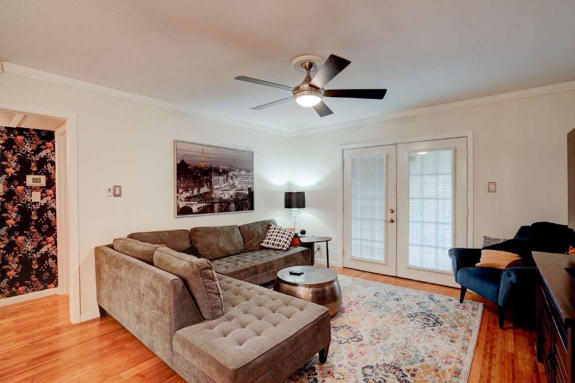 7920 Rockwood Lane, Unit 128 Austin, TX 78757 - Photo 4 of 36 a living room with furniture and a rug